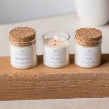 Charger l'image dans la galerie, Coffret Tout schuss - 3 Bougies artisanales parfumées à la cire de soja naturelle - Première neige, Vin chaud et Sauna.