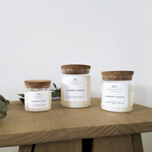 Charger l'image dans la galerie, Marrons chauds - Bougie artisanale parfumée à la cire de soja naturelle