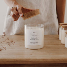 Charger l'image dans la galerie, Caramel beurre salé - Bougie artisanale parfumée à la cire de soja naturelle