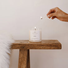 Charger l'image dans la galerie, Hiver - Bougie artisanale parfumée à la cire de soja naturelle