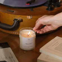 Charger l'image dans la galerie, Jane et Serge - Bougie artisanale parfumée à la cire de soja naturelle