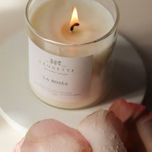 Charger l'image dans la galerie, La rosée - Bougie artisanale parfumée à la cire de soja naturelle