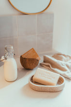 Charger et lire la vidéo dans la visionneuse de la Galerie, Savon à la Fleur d'oranger - La savonnette au bon lait de soja bio - Main & Corps - Saponifié à froid