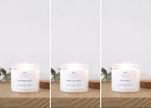 Charger l'image dans la galerie, Tout schuss - Assortiment de 3 bougies artisanales parfumées à la cire de soja naturelle - Première neige, Forêt de sapins, Vin chaud