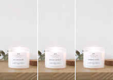 Charger l'image dans la galerie, Nuit de Noël - Assortiment de 3 bougies artisanales parfumées à la cire de soja naturelle - Au coin du feu, Orange cannelle, Marrons glacés