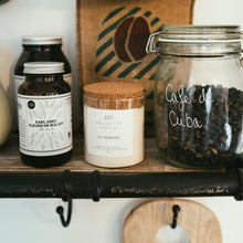 Charger l'image dans la galerie, La Havane - Bougie artisanale parfumée à la cire de soja naturelle