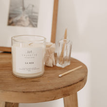 Charger l'image dans la galerie, La mer - Bougie artisanale parfumée à la cire de soja naturelle