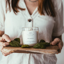 Charger l'image dans la galerie, Patchouli - Bougie artisanale parfumée à la cire de soja naturelle