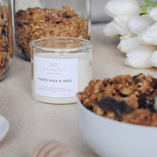 Charger l'image dans la galerie, Tarte noix & miel - Bougie artisanale parfumée à la cire de soja naturelle