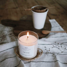 Charger l'image dans la galerie, Thé noir - Bougie artisanale parfumée à la cire de soja naturelle