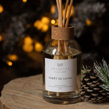 Charger l&#39;image dans la galerie, Forêt de sapins - Diffuseur de parfum d’ambiance et ses 8 roseaux en fibre naturelle
