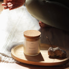 Charger l&#39;image dans la galerie, Méditation - Bougie artisanale parfumée à la cire de soja naturelle
