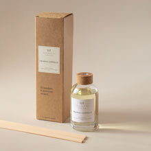 Charger l&#39;image dans la galerie, Orange cannelle - Diffuseur de parfum d’ambiance et ses 8 roseaux en fibre naturelle
