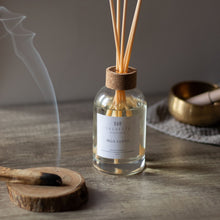 Charger l&#39;image dans la galerie, Palo Santo - Diffuseur de parfum d’ambiance et ses 8 roseaux en fibre naturelle
