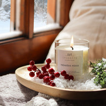 Charger l&#39;image dans la galerie, Première neige - Bougie artisanale parfumée à la cire de soja naturelle
