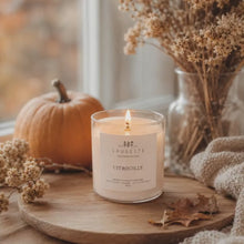 Charger et lire la vidéo dans la visionneuse de la Galerie, Bougie Citrouille Saugette dans une ambiance chaleureuse d’automne
