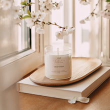 Charger l'image dans la galerie, Printemps - Bougie artisanale parfumée à la cire de soja naturelle

