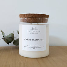 Charger l&#39;image dans la galerie, Crème d&#39;amande - Bougie artisanale parfumée à la cire de soja naturelle
